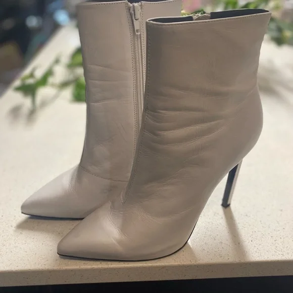 Tony Bianco White Leather Ankle Boots - Picture 4 of 16